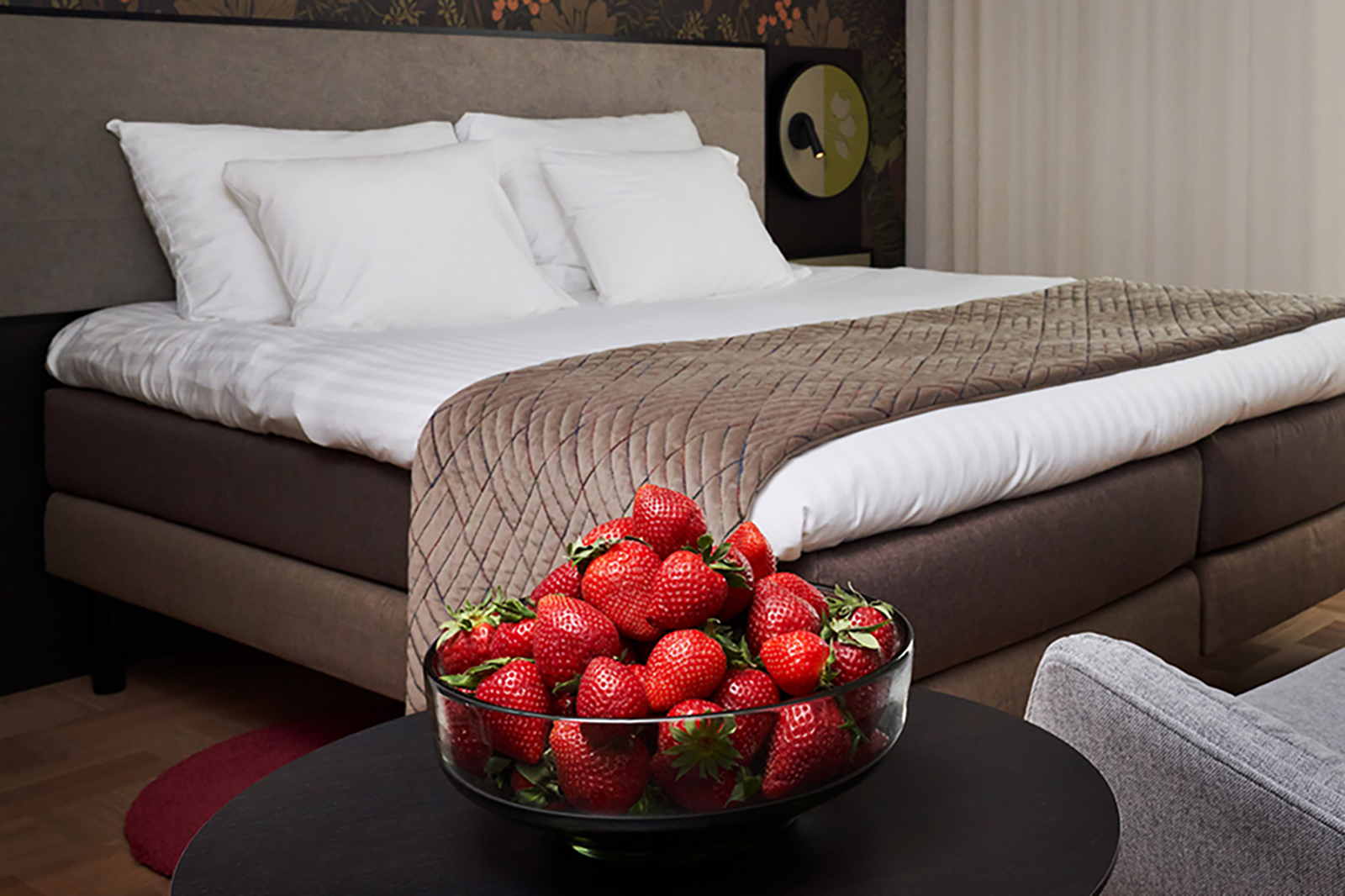 NHF tuba maasikatega